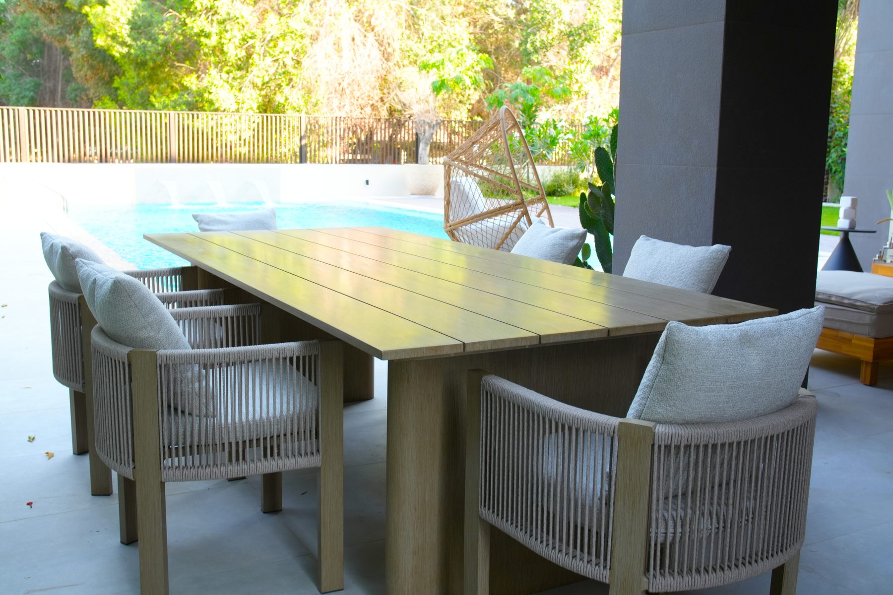 Outdoor dining terrace